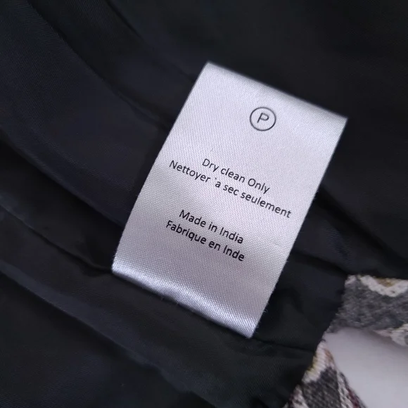 Hemant & Nandita Quilted Tapestry Studded Floral Jacket XS - Picture 7 of 10